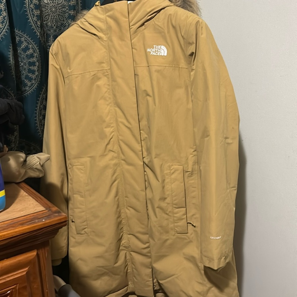 North face women’s down parka 550 Excellent condition. No tags worn twice